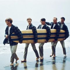 Musikgenie Brian Wilson: Eine Bilderreise durch sonnige Höhen und finstere Tiefen