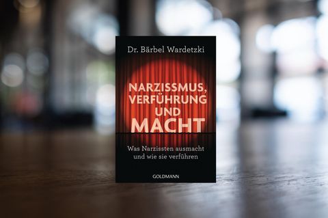 Was ist eigentlich verführerisch an Narzissten? Dieses Buch klärt auf