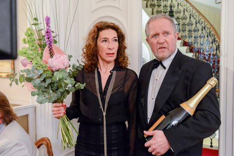 Zwischen Champagner und Chemieunfall: Ein Krimi im Koma
