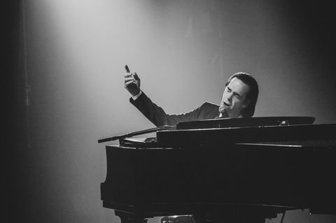 Nick Cave solo in Hamburg: Rückkehr zu den dunklen Momenten